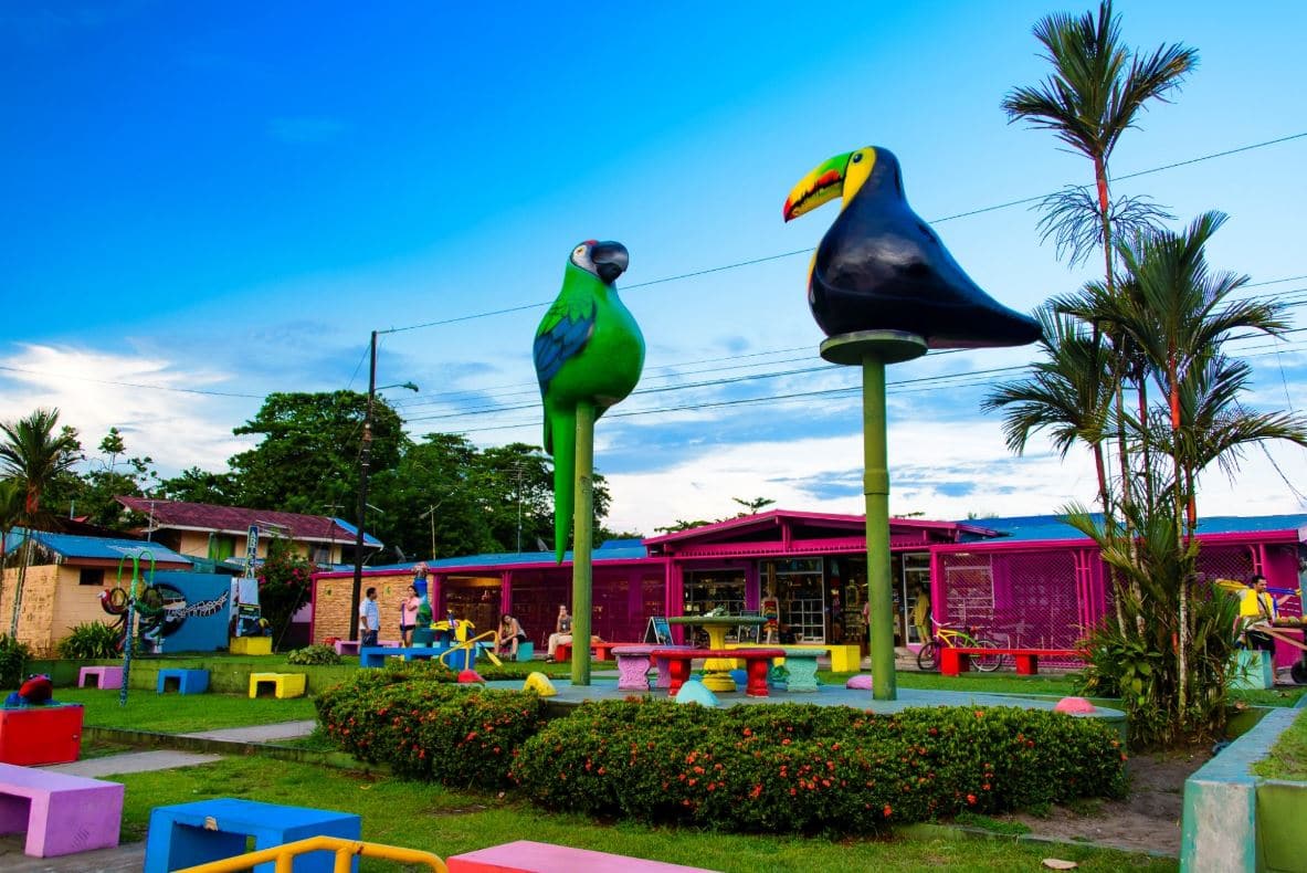 03:00 pm: Visit to the town of Tortuguero